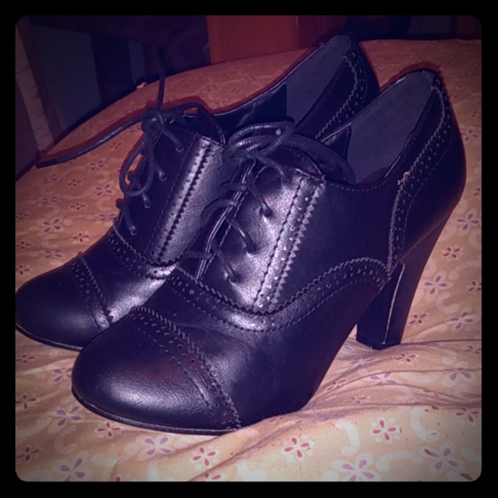 Black retro heels